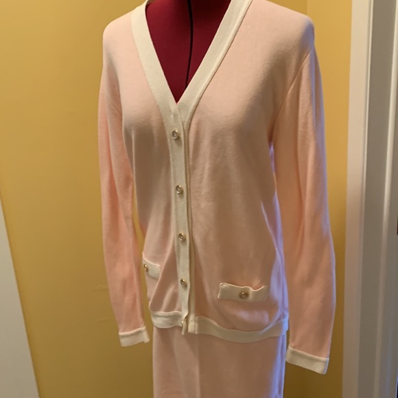 Moda Intl knit suit set in pink and cream - Picture 4 of 15